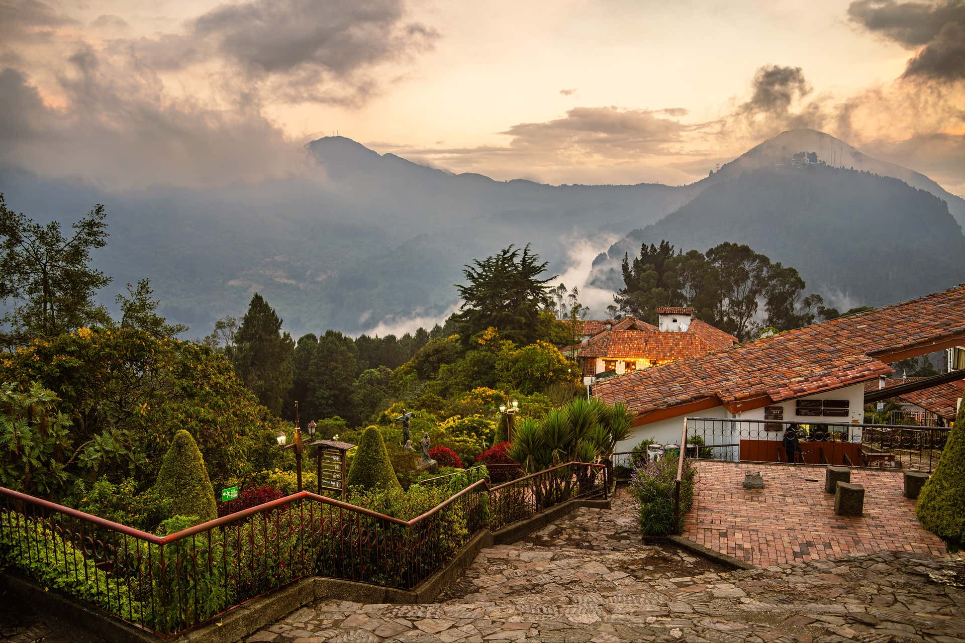 Entardecer no Cerro de Monserrate + Zona T e Chapinero