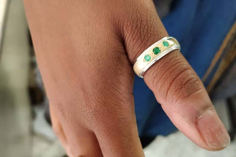 Emerald inlaid ring