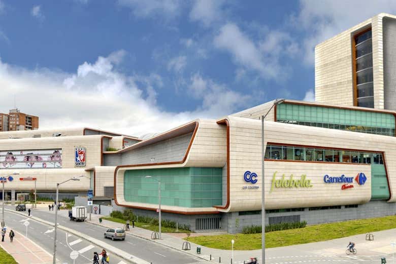 O shopping center Titan Plaza