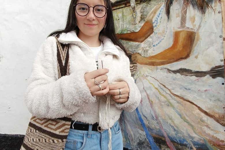 Posando con la mochila que ha hecho 