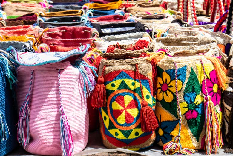 Coloridas mochilas wayuu