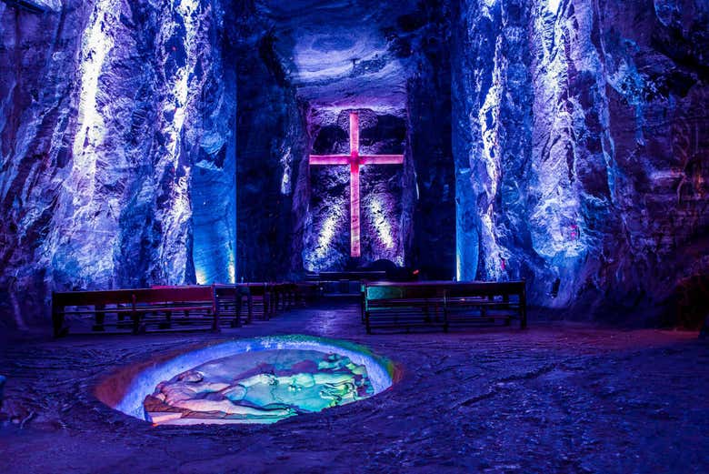 Cruz en el interior de la Catedral de Sal