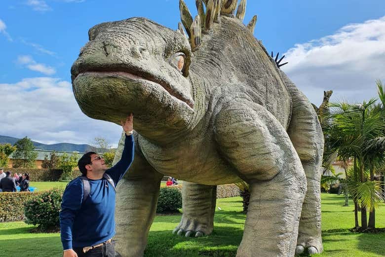 El parque también alberga réplicas de dinosaurios