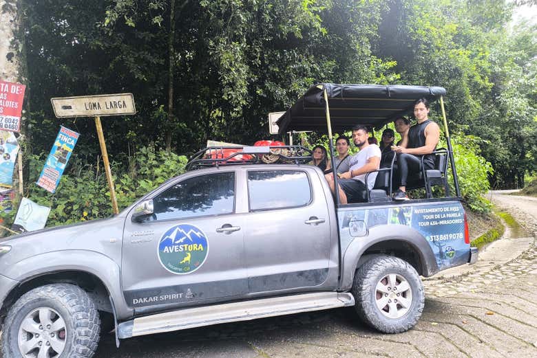 No veículo 4x4 da fazenda cafeeira