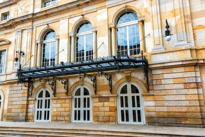 La façade du Théâtre Colón 