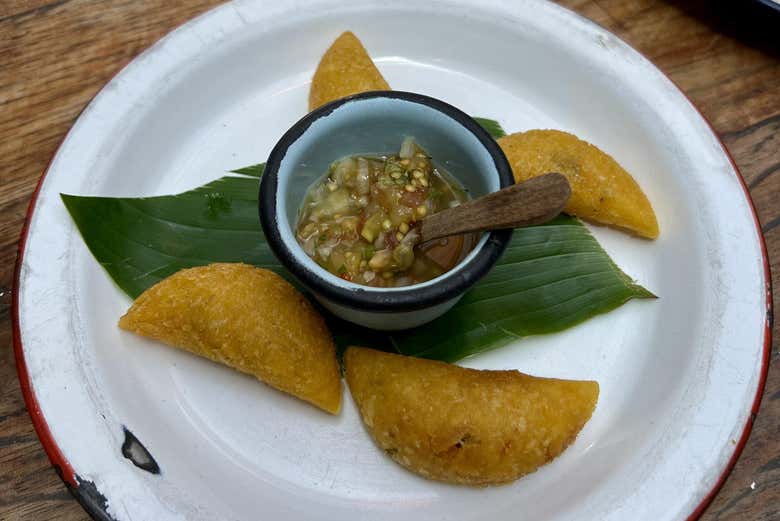 Empanadas colombiennes fraîchement servies
