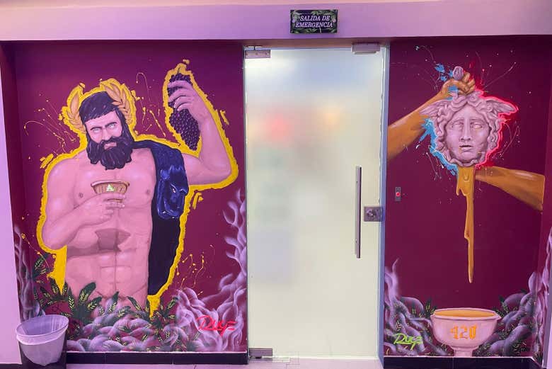 L'un des graffitis de la boutique