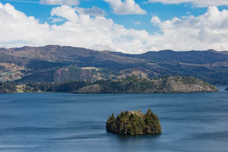 Contemplando o ilhéu da lagoa