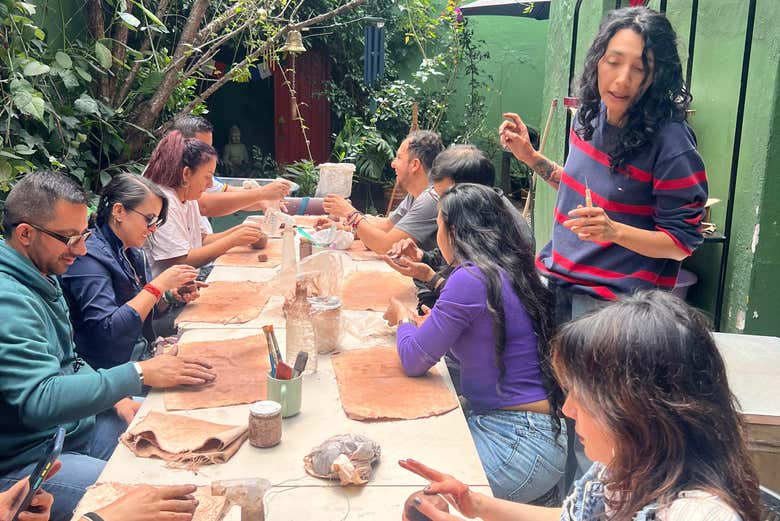 Disfrutando del taller de cerámica prehispánica