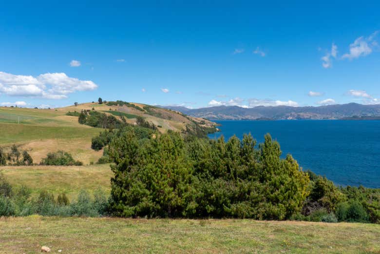 Desfrutando da paisagem que envolve a lagoa