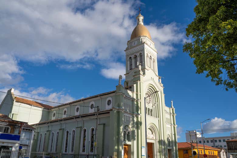 Admirando la parroquia de Cajicá