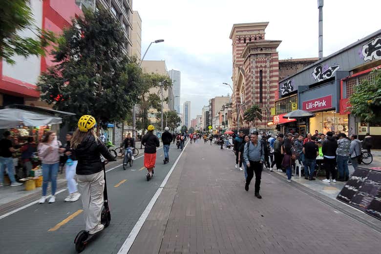Conduciendo los patinetes por La Candelaria