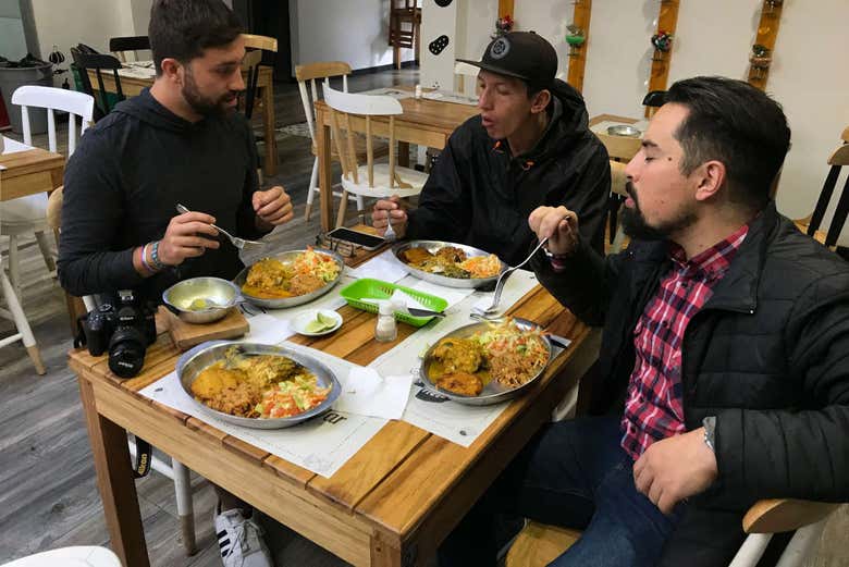 Probando el pescado caribeño