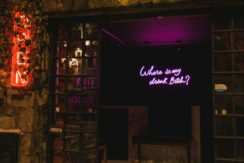 Entrada de uno de los bares que visitaremos en Chapinero