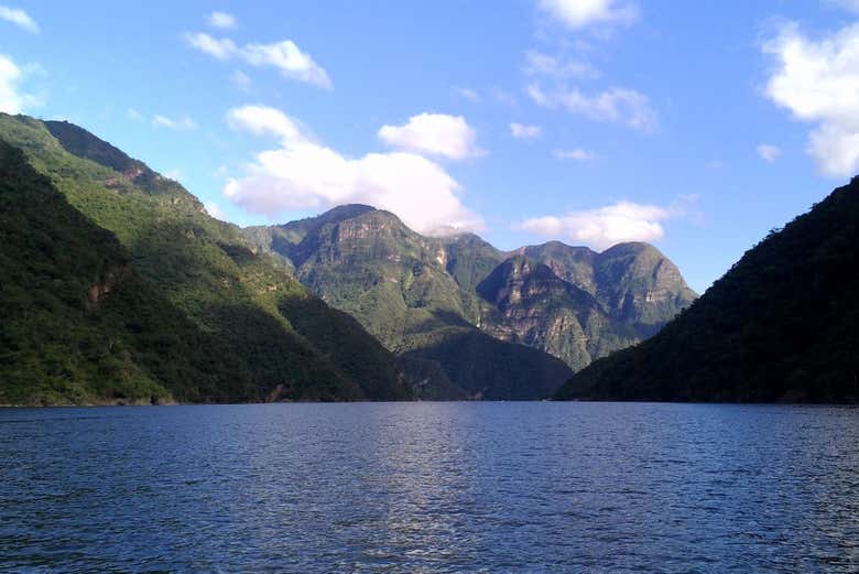 Panorámica del embalse Topocoro