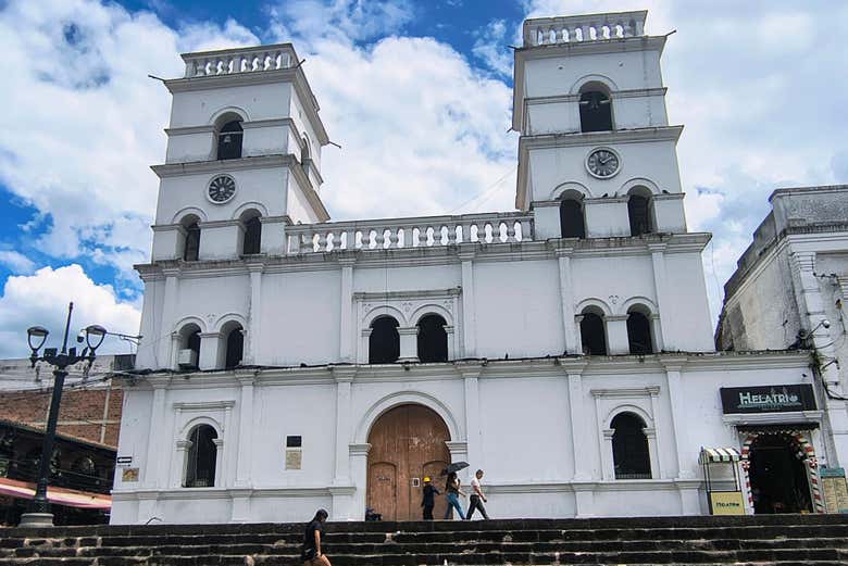 Contemplando la iglesia Nuestra Señora del Perpetuo Socorro