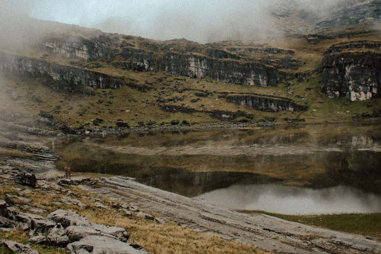 Contemplaréis la majestuosidad de los acantilados y la neblina