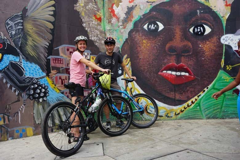 Recorreremos Cali en bicicleta para ver sus grafitis artísticos