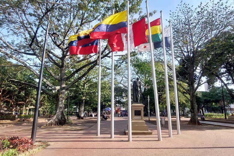 Bandeiras no Passeio Bolívar