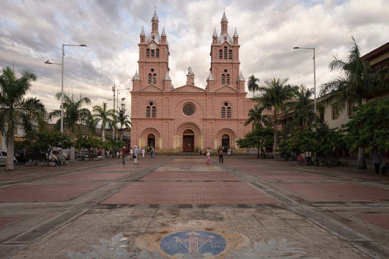 Fachada de la Basílica del Señor de los Milagros