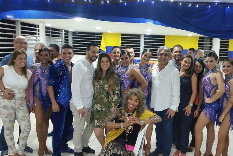 Foto de grupo después de la clase de salsa
