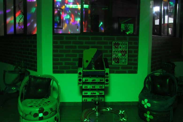 Todo preparado para bailar salsa y jugar al tejo