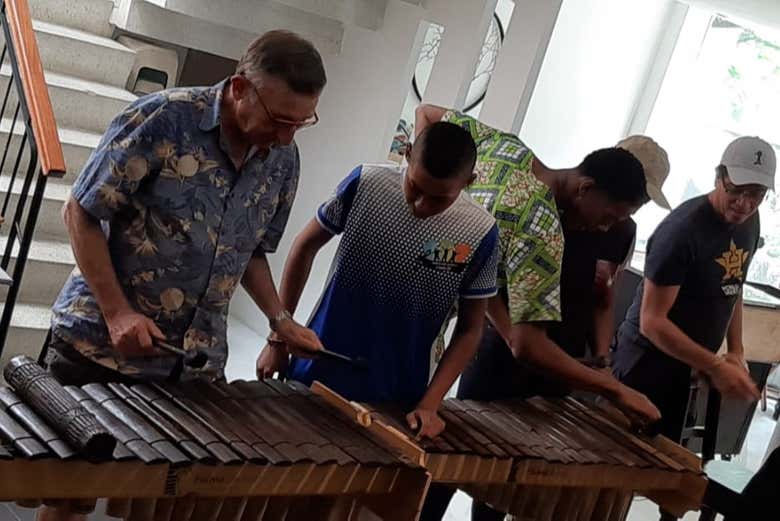 Aprendendo a tocar marimba