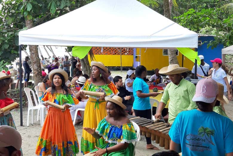 Desfrutando do tour gastronômico por Cali