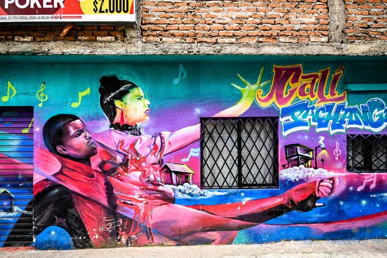 Coloridos murales de arte urbano