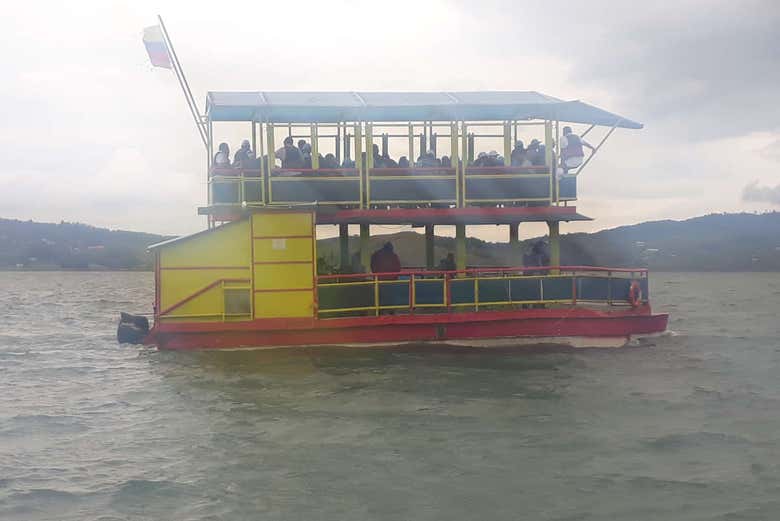 Paseo en barco por el lago Calima