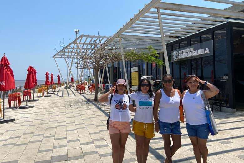 Amigas en el Gran Malecón