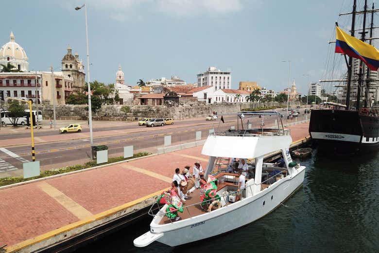 El barco en el muelle de Cartagena