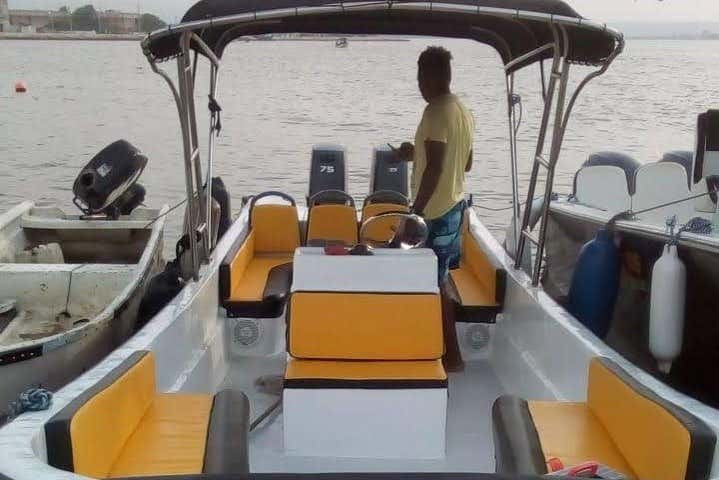 Motoscafo per l'attività