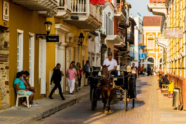 Passeando pelas ruas de Cartagena de charrete
