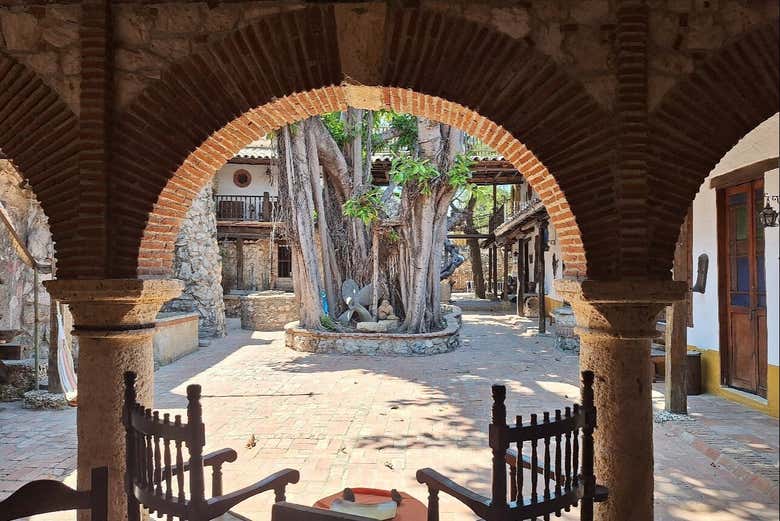 Meet us at the Casa del Túnel restaurant