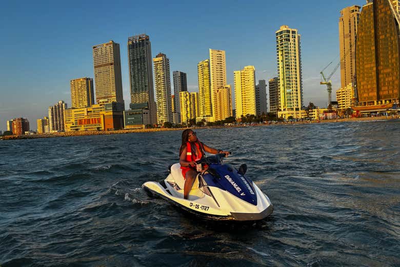 Recorriendo las aguas de Cartagena de Indias en moto de agua