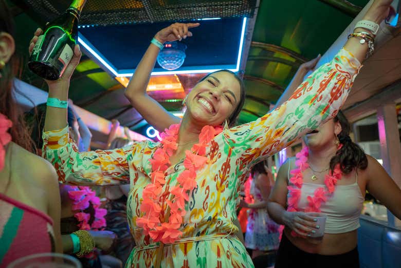 Bailaréis con los ritmos de la chiva rumbera