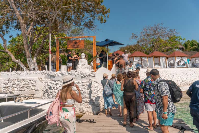 Desembarcando en una de las islas 