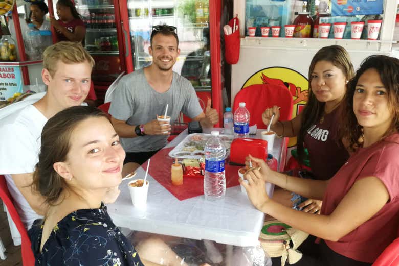 Disfrutando del free tour gastronómico por Cartagena