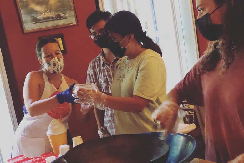 Making paila ice cream