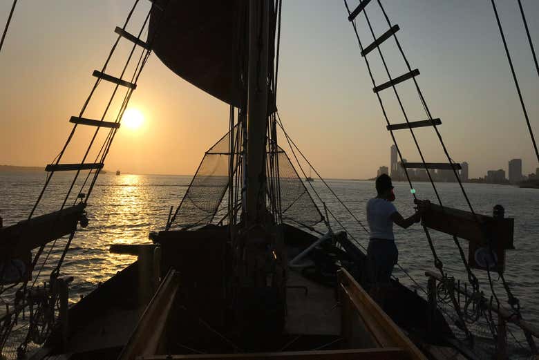 Atardecer a bordo del barco pirata