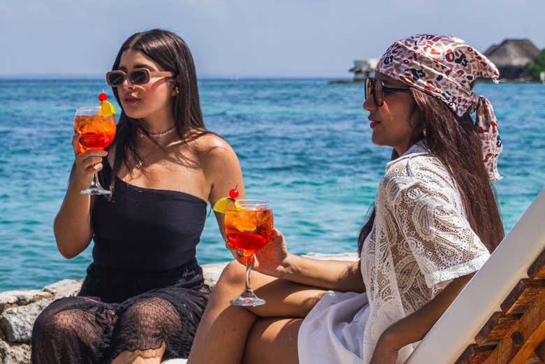 Sorseggiando cocktail deliziosi