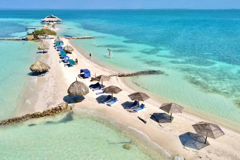 Faixa de areia da Ilha de Múcura