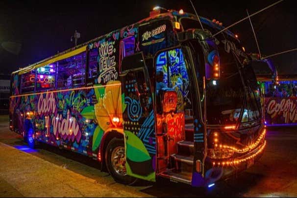 Você percorrerá Cartagena ao anoitecer