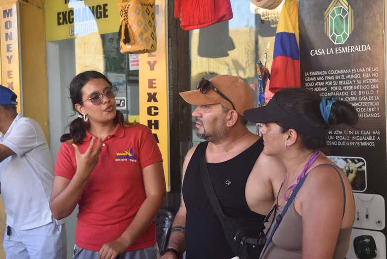 Ouvindo atentamente o guia