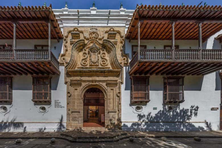 La entrada del Palacio de la Inquisición 
