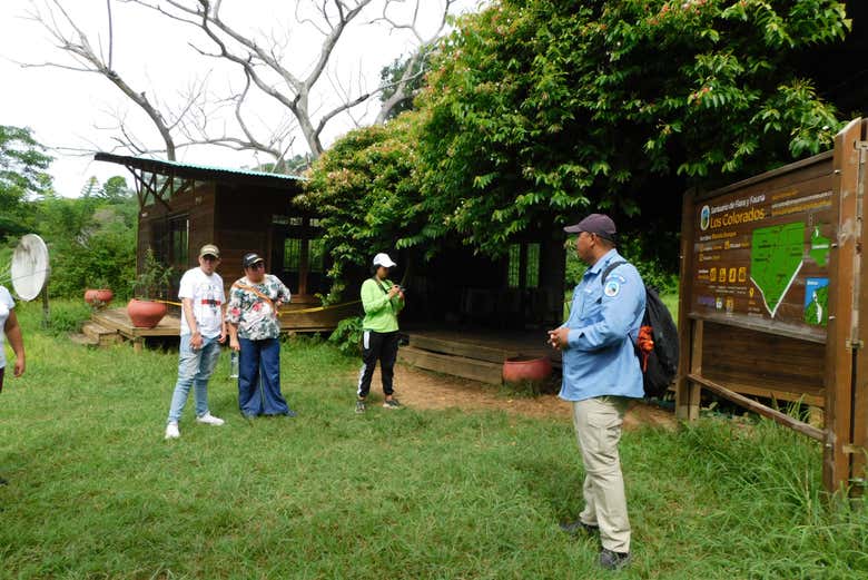 Gruppo di turisti nella riserva Los Colorados