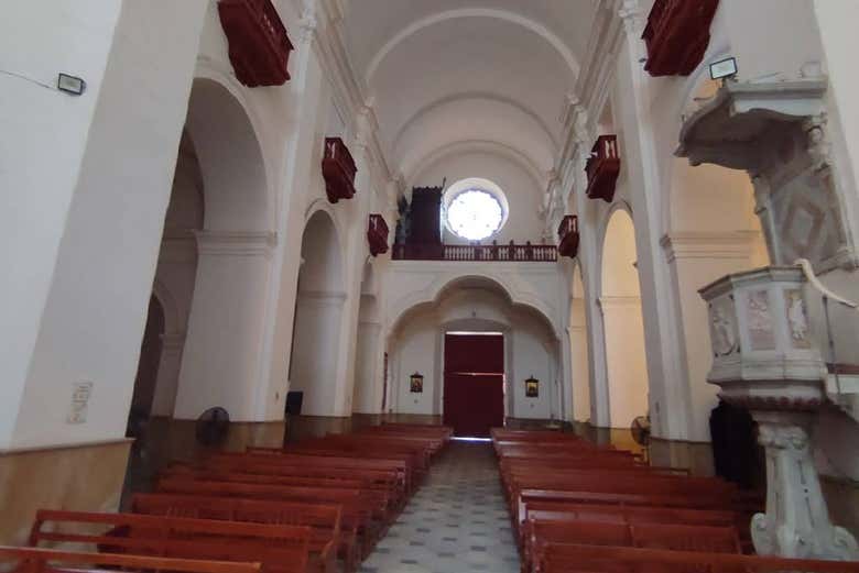 Nave central do Santuário de San Pedro Claver