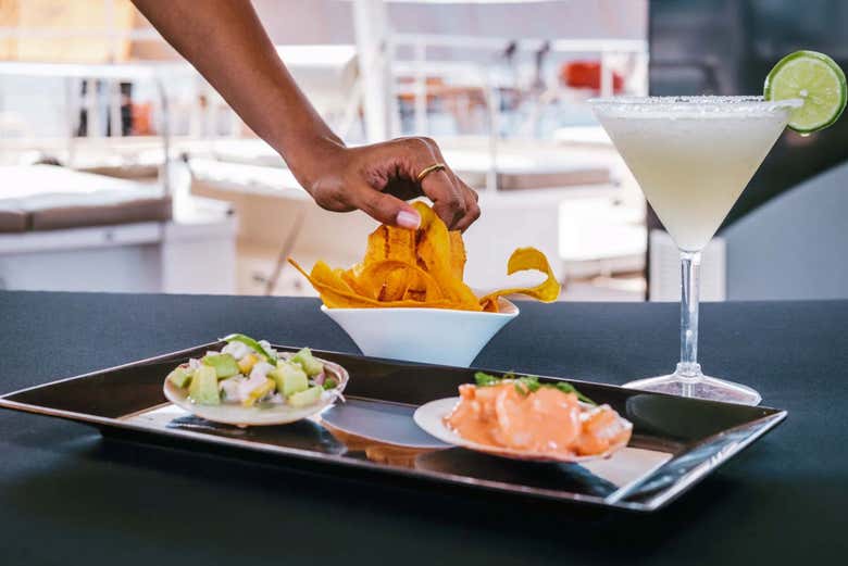 Disfrutaréis de diferentes bebidas y snacks a bordo