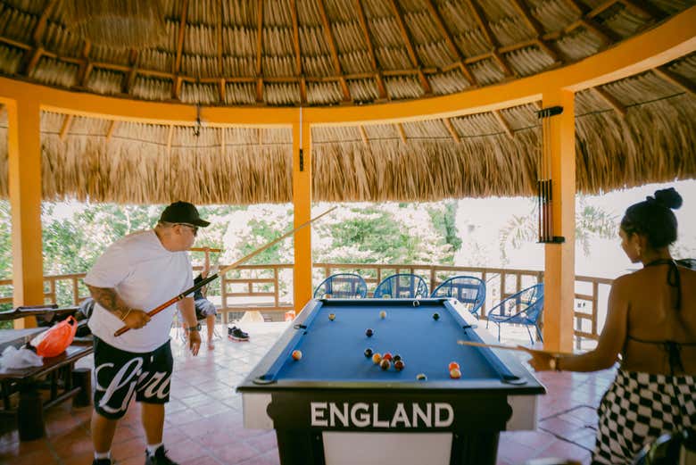 Jogando sinuca